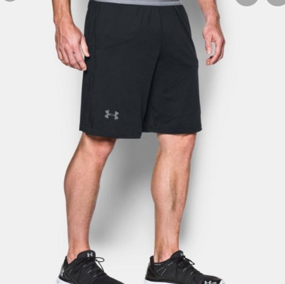 Underarmour black men's athletic shorts‎